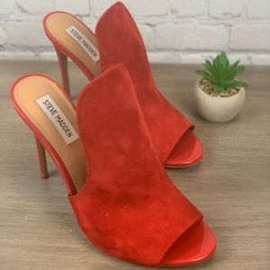 NWT. SteveMadden Red Slide-InHeels